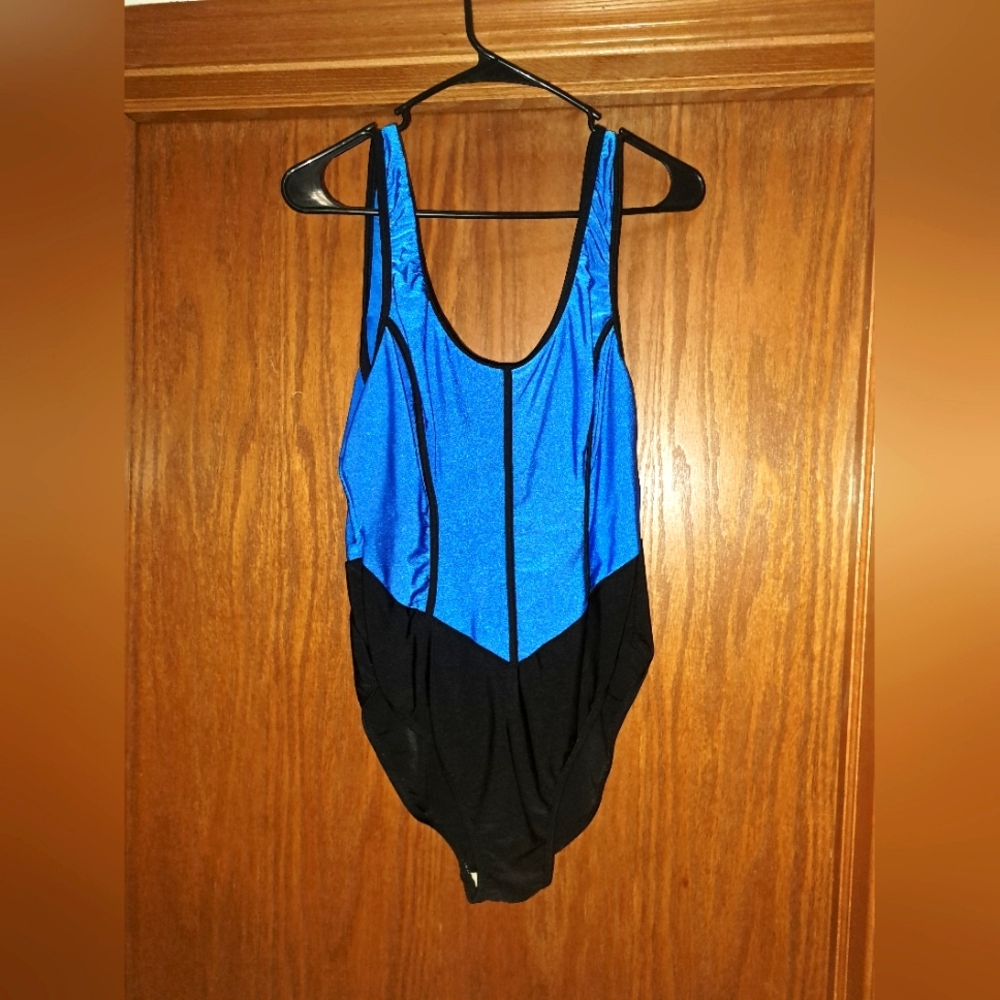 Women's swim suit
